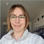 Profesora castellano imparte clases a ninos todas las edades